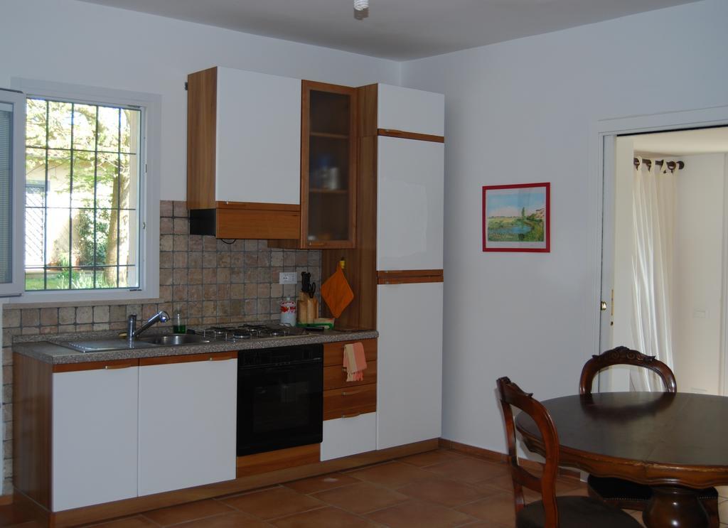Casa Vacanze Vigna Di Valle Bracciano Szoba fotó