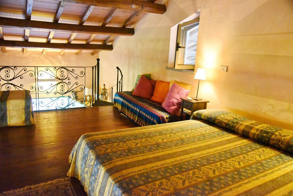 Casa Vacanze Vigna Di Valle Bracciano Szoba fotó
