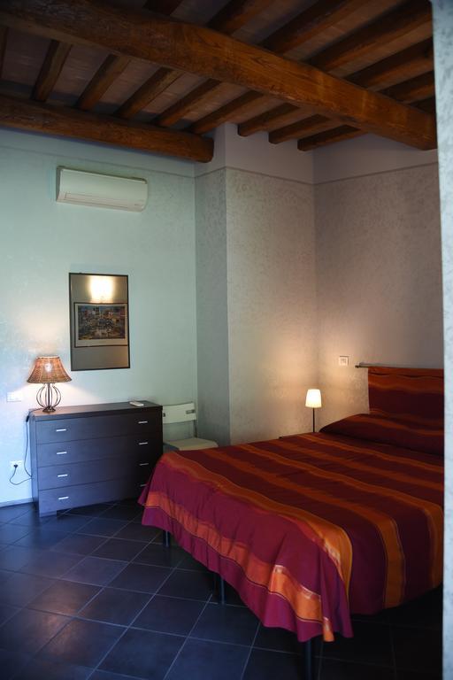 Casa Vacanze Vigna Di Valle Bracciano Szoba fotó