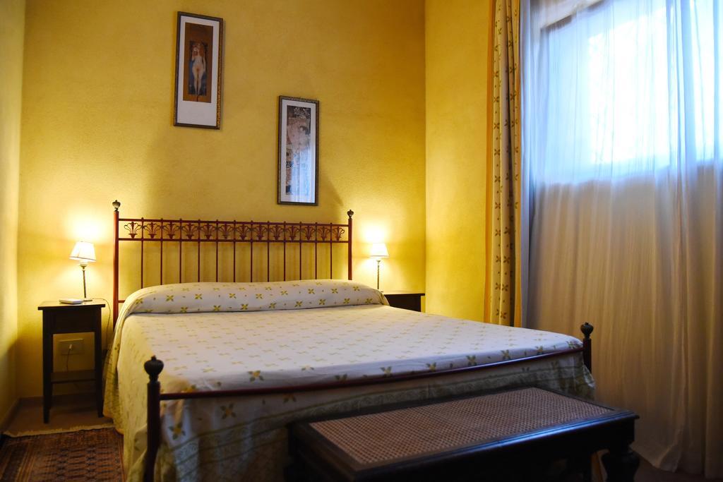 Casa Vacanze Vigna Di Valle Bracciano Szoba fotó
